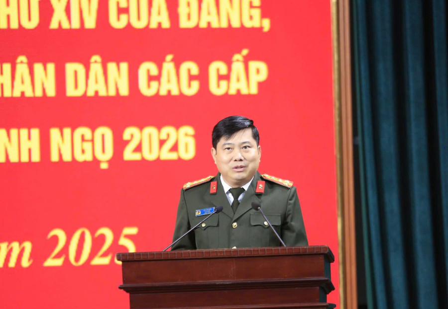 Đại tá Vũ Văn Đấu, Giám đốc Công an tỉnh Điện Biên phát biểu tại Lễ ra quân. tran-ap-toi-pham.jpg