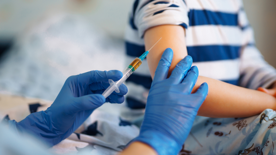 Tiêm vắc-xin nhắc lại hằng năm giúp duy trì kháng thể, giảm nguy cơ mắc cúm và biến chứng nặng. Ảnh minh họa: INT