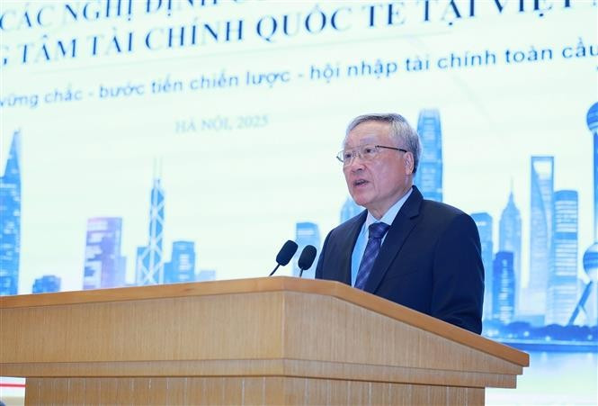 Phó Thủ tướng Thường trực Nguyễn Hoà Bình báo cáo các Nghị định của Chính phủ hướng dẫn thực hiện Nghị quyết số 222/2025/QH15 của Quốc hội. Ảnh: Dương Giang/TTXVN thu-tuong-10.jpg