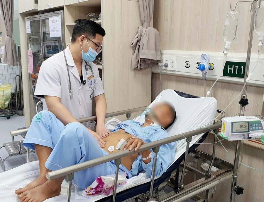 Điều trị cho bệnh nhân đột quỵ tại Bệnh viện Bạch Mai.