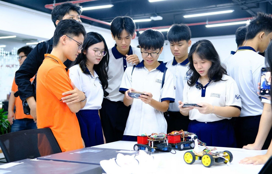 Khơi dậy khát vọng làm chủ khoa học, công nghệ và đổi mới sáng tạo trong giới trẻ. ky-vong-chinh-sach-dot-pha-phat-trien-con-nguoi-1.jpg