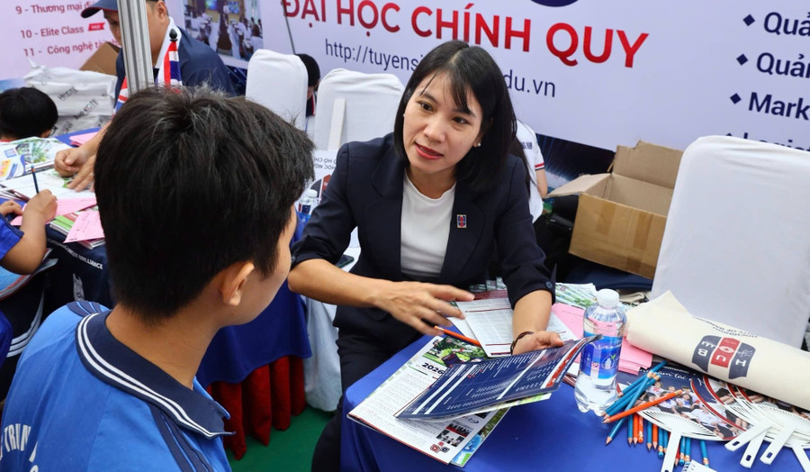 Thí sinh tham dự Ngày hội Tư vấn Tuyển sinh - Hướng nghiệp tại TPHCM, tháng 1/2026. Ảnh: HUB