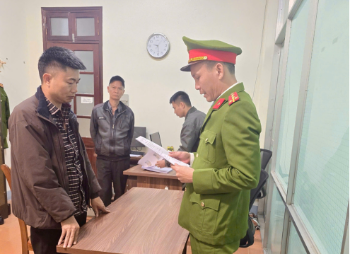 Bị can Hoàng Văn Quân tại cơ quan công an.