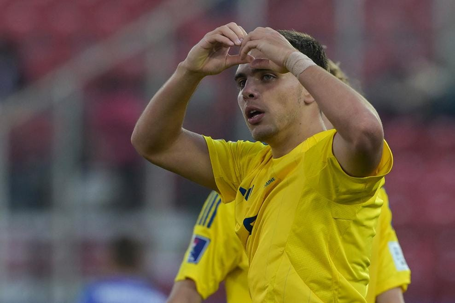 Matviy Ponomarenko ghi bàn danh dự cho Ukraine. thuy-dien-2.png