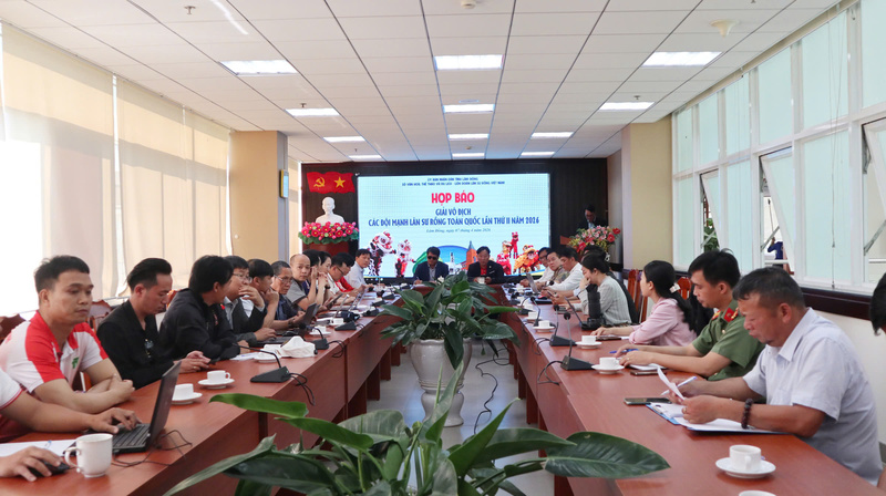 Quang cảnh buổi họp báo.