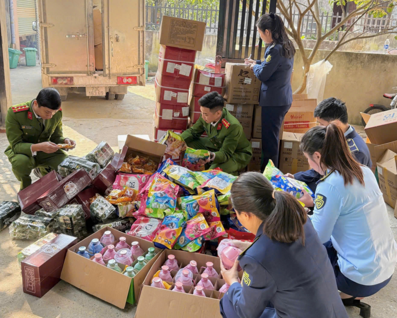 Song song với công tác kiểm tra, xử lý vi phạm, lực lượng Quản lý thị trường tỉnh Quảng Trị tiếp tục đẩy mạnh tuyên truyền.