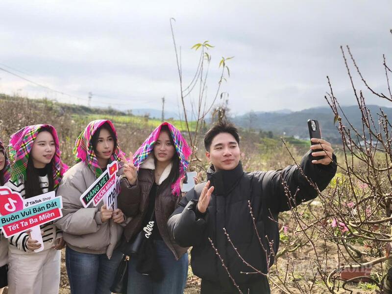 Sự kiện “Tết ta ba miền – Chở xuân về nhà” đã trở thành điểm nhấn quan trọng, giúp quảng bá sản phẩm OCOP của địa phương thông qua nền tảng TikTok Shop.