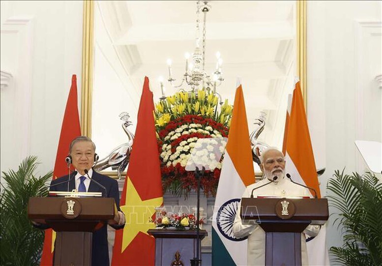 Tổng Bí thư, Chủ tịch nước Tô Lâm và Thủ tướng Ấn Độ Narendra Modi gặp gỡ báo chí trong khuôn khổ chuyến thăm Ấn Độ. Ảnh: TTXVN