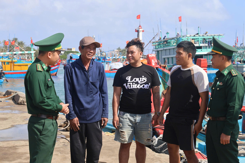 Tỉnh Quảng Ngãi đang đẩy mạnh tuyên truyền, siết chặt quản lý các tàu cá có nguy cơ vi phạm khai thác IUU. Ảnh: Nguyễn Dương