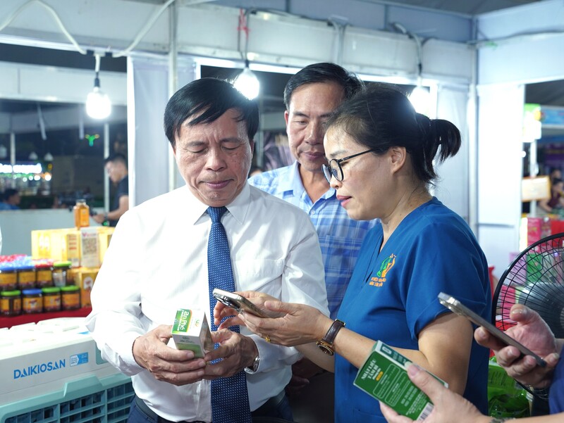 Các sản phẩm OCOP của Nghệ An và các tỉnh, thành được đầu tư về mẫu mã, có mã QR trích xuất nguồn gốc.