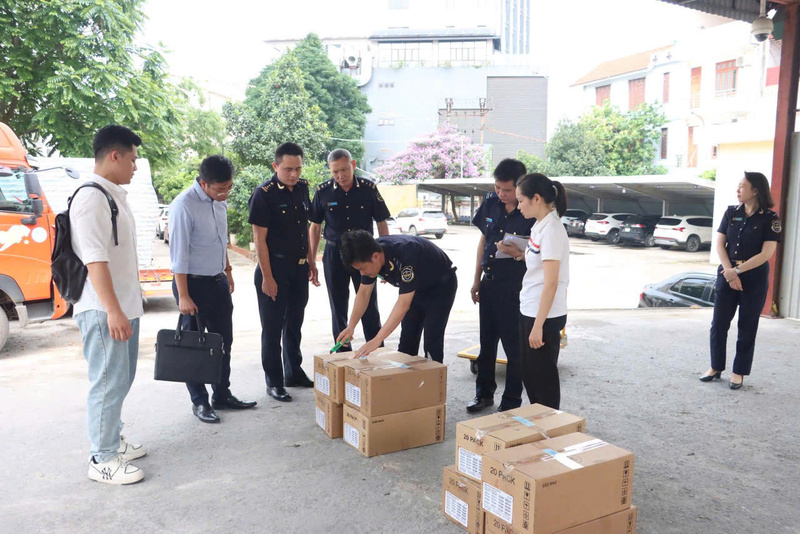 Hải quan khu vực V  tạm giữ lô hàng 264 ổ cứng trị giá hơn 3,5 tỷ đồng do nghi vấn vi phạm sở hữu trí tuệ.