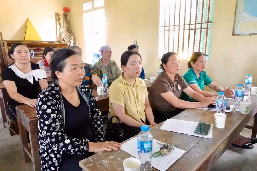 Các học viên tham gia lớp học nghề tại địa phương.