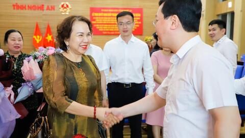 Nghệ An trao Quyết định chấp thuận chủ trương đầu tư 2 dự án nhà ở xã hội cho công nhân