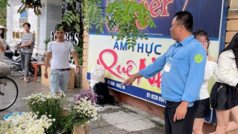 TP Vinh: Chấn chỉnh tình trạng lộn xộn tại điểm bán hoa ở đường Lê Mao