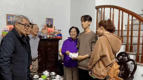 Động viên và tặng quà các tân binh lên đường nhập ngũ