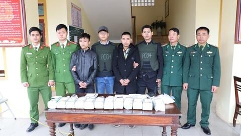 Hà Tĩnh: Bắt 5 đối tượng vận chuyển 12 kg Ketamine, 5.600 viên hồng phiến