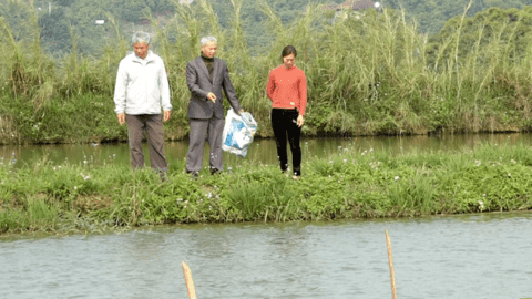 Đào ao thả cá, trồng cây ăn quả, lão nông cao nguyên lãi đậm
