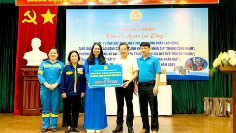 Trao yêu thương tới lao động nữ