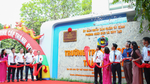 Gắn biển công trình cấp Thành phố Trường Trung học cơ sở Thành Công