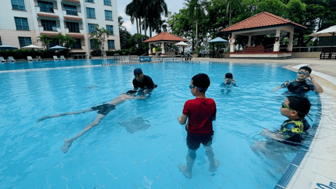 Dạy bơi miễn phí cho con em cán bộ đoàn viên công đoàn