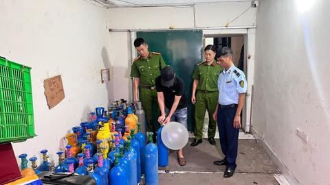 Phát hiện cơ sở kinh doanh "khí cười" trái phép tại quận Đống Đa