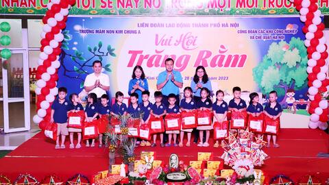 Công đoàn Thủ đô tổ chức Tết Trung thu cho con công nhân