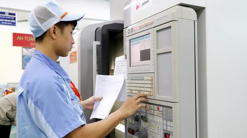 Để năng suất lao động tăng: Nâng cao chất lượng nguồn nhân lực