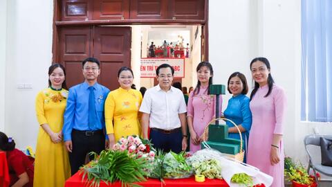 Sôi nổi hội thi cắm hoa nghệ thuật “Người phụ nữ Việt Nam”