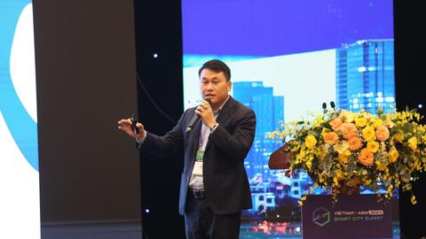 Di chuyển xanh, thông minh với xe buýt điện, xe đạp công cộng