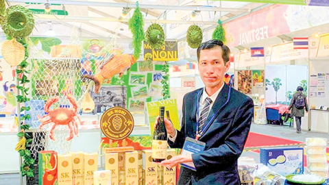 Khởi nghiệp từ trái nhàu 