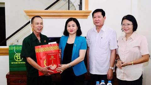 Tặng hơn 1 triệu suất quà đến người có công dịp Tết Nguyên đán