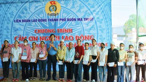 Đắk Lắk: Hơn 2 tỷ đồng chăm lo cho người lao động khó khăn