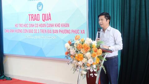 Quận Ba Đình tặng quà 123 học sinh có hoàn cảnh khó khăn