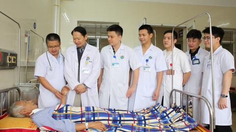 Hà Tĩnh: Phẫu thuật cứu thành công bệnh nhân bị cây sắt đâm thấu từ cổ xuống phổi