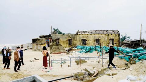 Khắc phục sau mưa lũ sớm ổn định sản xuất