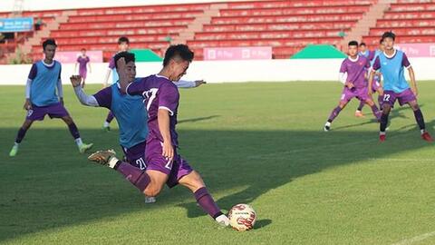 CLB TP.HCM tiếp tục đối mặt nỗi lo Covid-19;‘Trận gặp U23 Singapore rất quan trọng’