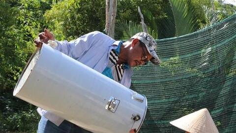 Nghề nuôi ong lấy mật giúp nông dân Bạc Liêu tăng thu nhập