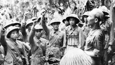 Bác Hồ với Chiến thắng Điện Biên Phủ