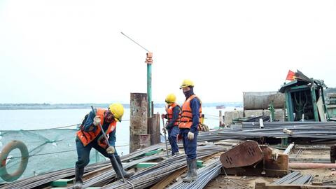 Tiếp sức cho người lao động trong mùa nắng nóng