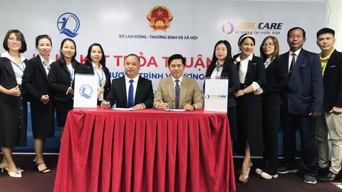 Chương trình “Vì tương lai nước Việt” đến với trẻ em khó khăn vùng Tây Bắc và Tây Nam Bộ