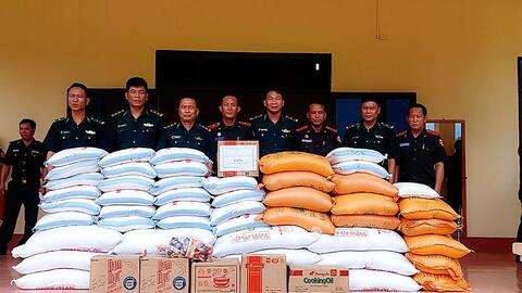 Phát huy truyền thống "hạt gạo cắn đôi, cọng rau bẻ nửa" trong quan hệ hữu nghị đặc biệt Việt Nam - Lào