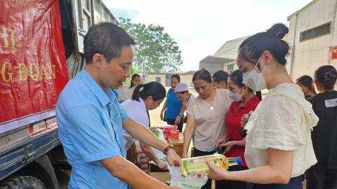 "Xe siêu thị đoàn viên Công đoàn” hỗ trợ người  lao động ngành Dệt - May Hà Nội