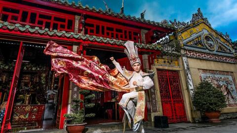 Á quân Quốc Trí mặc trang phục dân tộc "Hào khí Việt Nam"