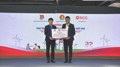 200 học sinh, sinh viên hoàn cảnh khó khăn được nhận học bổng