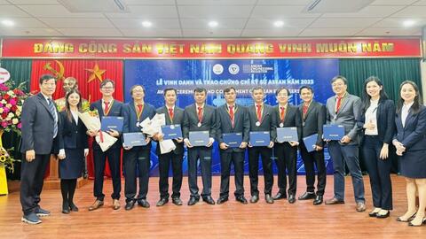 Các kỹ sư ASEAN thuộc EVNHCMC được VUSTA vinh danh