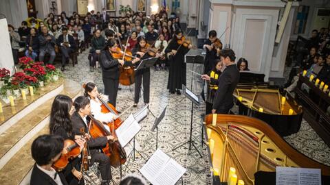 Xúc động đêm nhạc “Viết tiếp ước mơ”