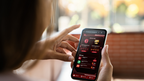 Giới trẻ thích thú với Dragon Gem by Bia Saigon