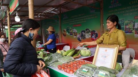 Gian hàng "0 đồng" giúp người lao động yên tâm đón Tết