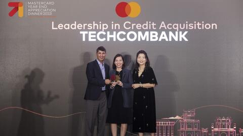 Techcombank giữ "ngôi vương" 4 năm nhận 8 giải danh giá của Visa và Master Card