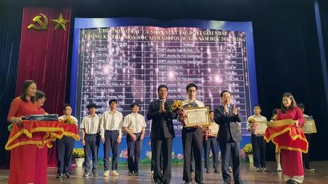 Khen thưởng 184 học sinh đoạt giải tại kỳ thi chọn học sinh giỏi quốc gia THPT